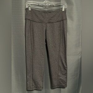 Women’s Old Navy Active Fitted Capri Leggings